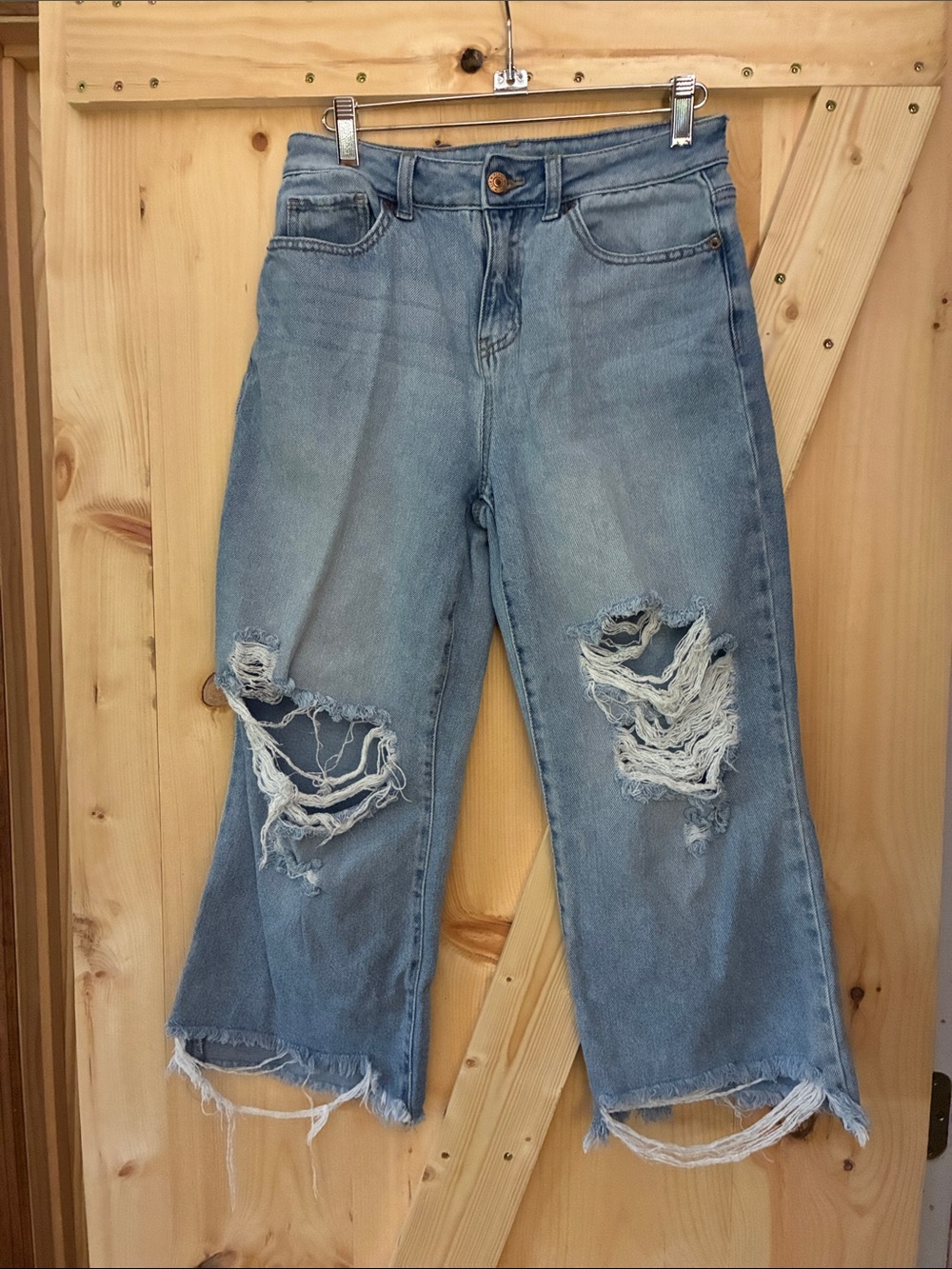 Light Blue Distressed Cropped Jeans for Women
